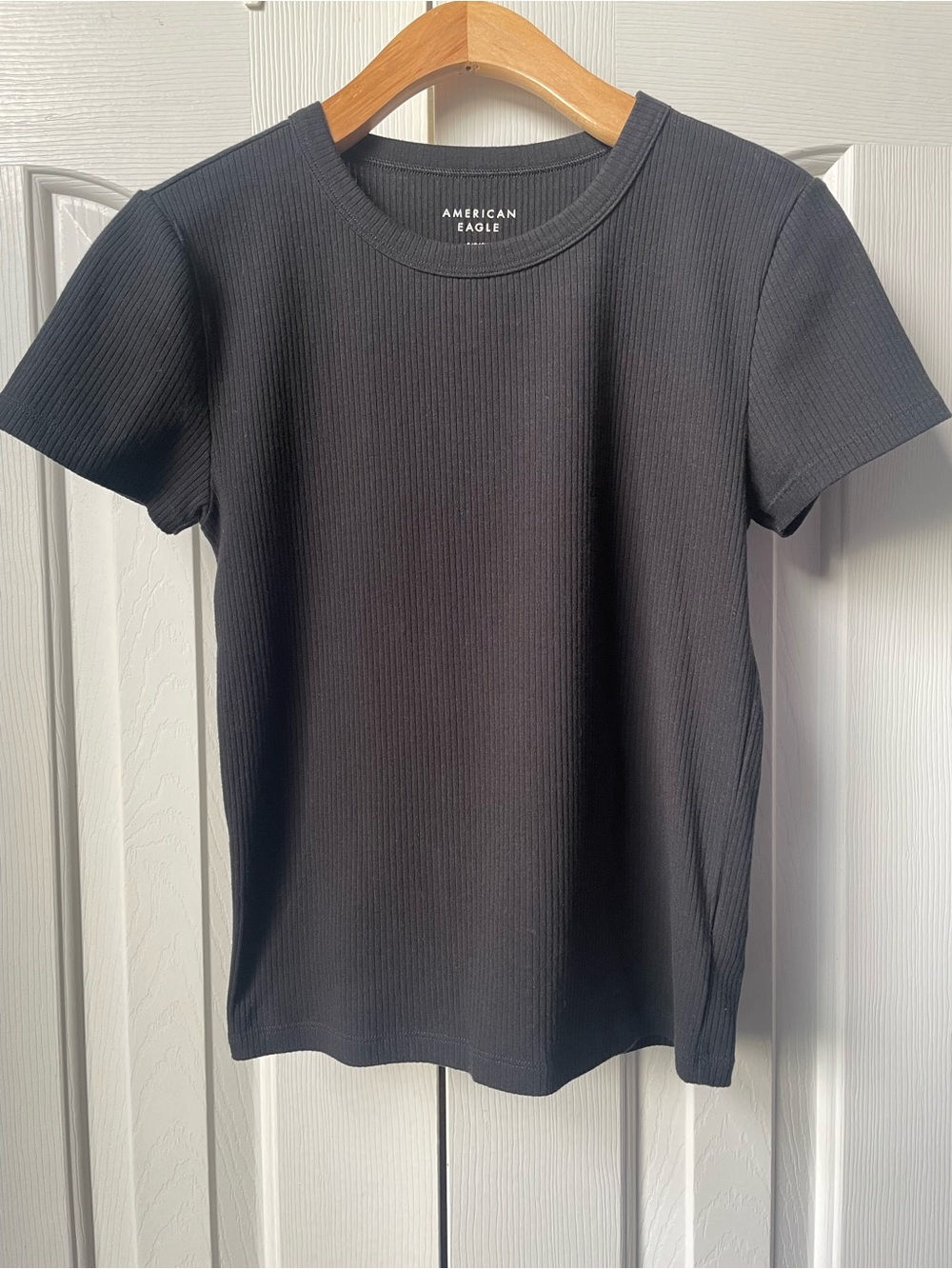 American Eagle Outfitters Women’s Black Ribbed Crew Neck Tee